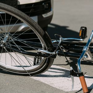 Schwerer Verkehrsunfall in Wien-Währing: Radfahrerin lebensgefährlich verletzt