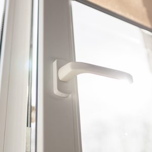 Gut — jetzt sehe ich den aktuellen Stand der Plattform. Der Stil ist klar: sachlicher Einstieg, kurze H2-Abschnitte, knapper Präventionsblock am Ende. Kein dramatischer Ton, keine Ausschmückungen. Hier die korrigierte Version:  Titel: